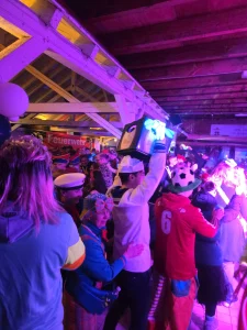 Kripp feiert ausgelassene Karnevalsparty